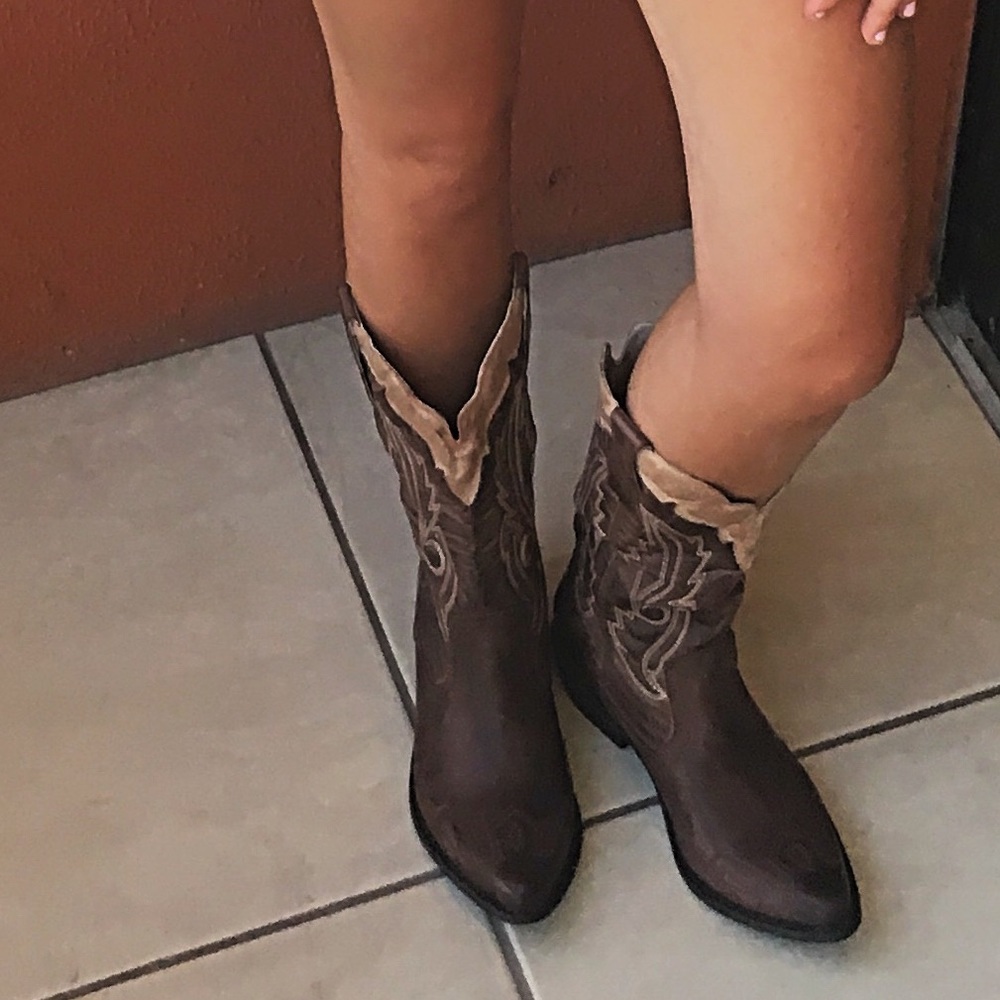 Cowboy boots size 7